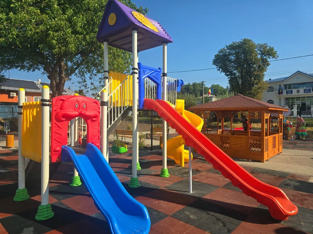 Parc de agrement cu locuri de joaca pentru copii