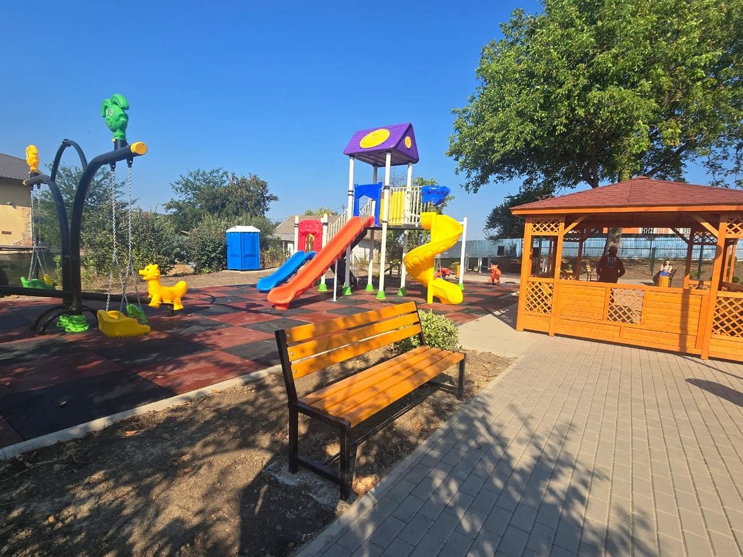 Parc de agrement cu locuri de joaca pentru copii