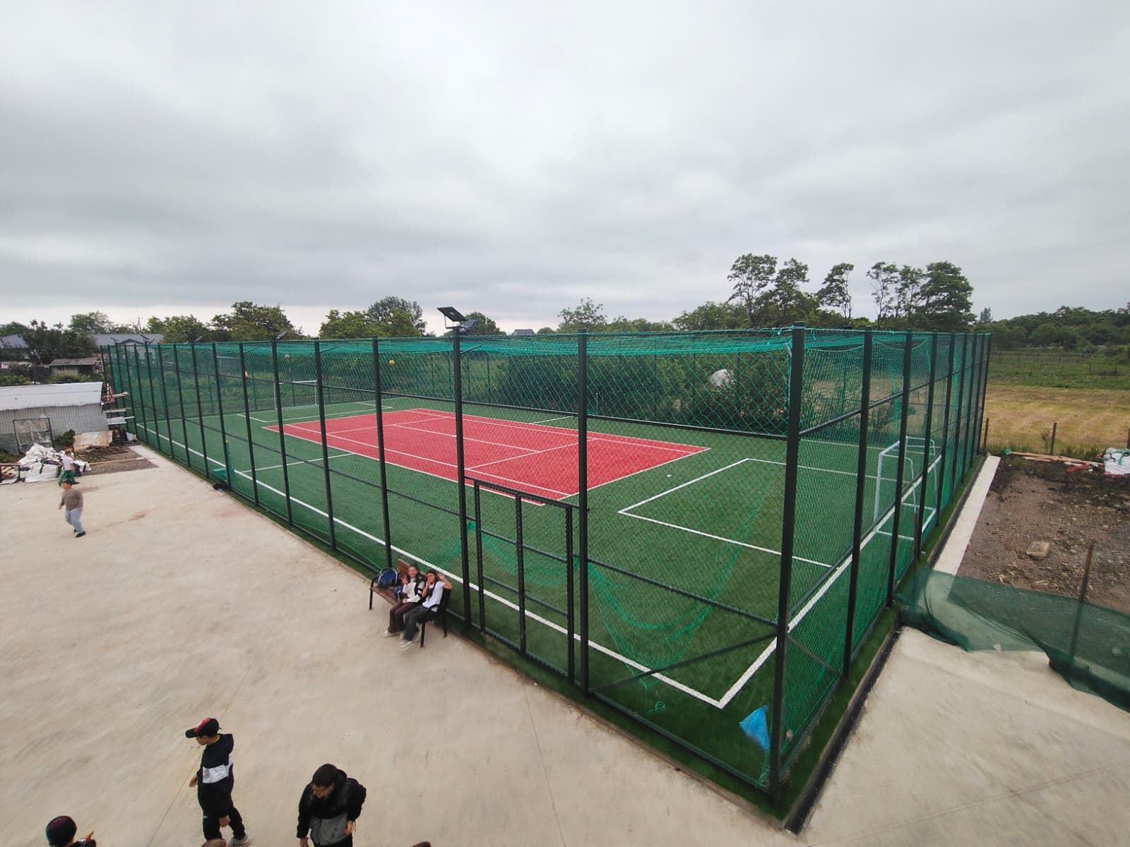 Teren multisport cu gazon sintetic 42x22