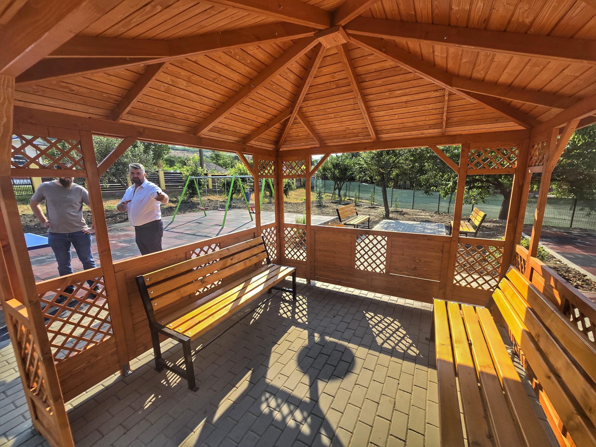 Parc de agrement cu locuri de joaca pentru copii