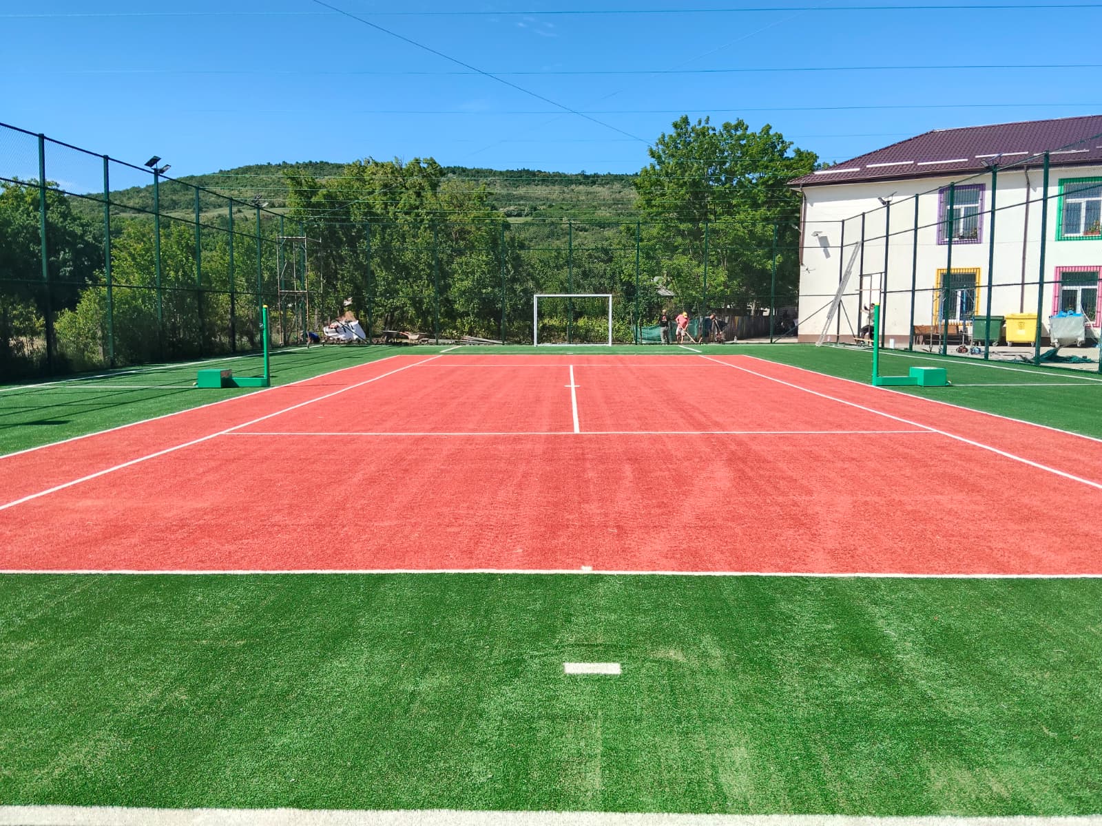 Teren multisport cu gazon sintetic 42x22