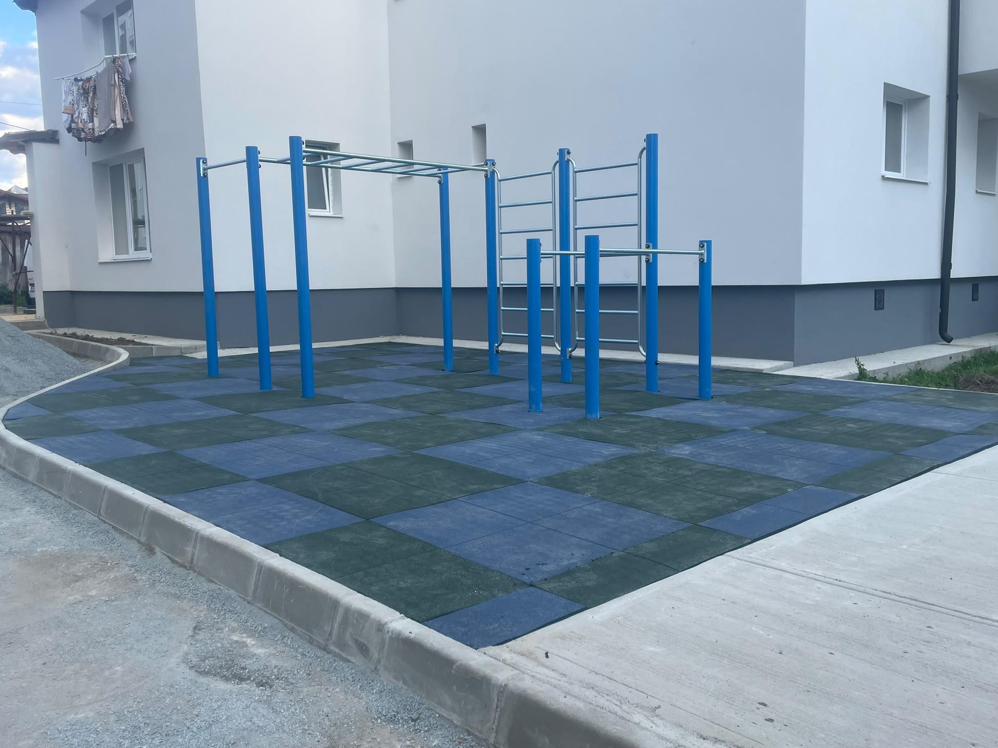 Sistem de bare pentru antrenament tip calisthenics (street workout)