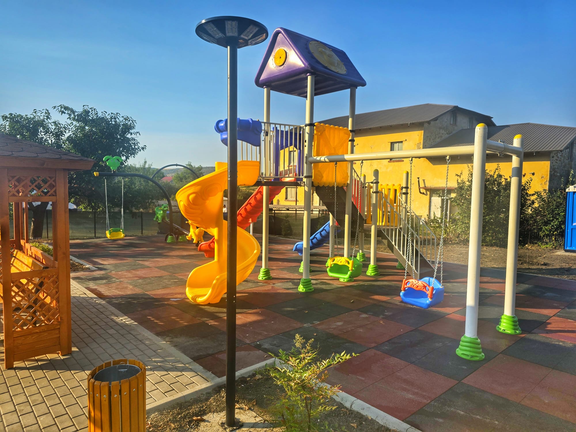 Parc de agrement cu locuri de joaca pentru copii