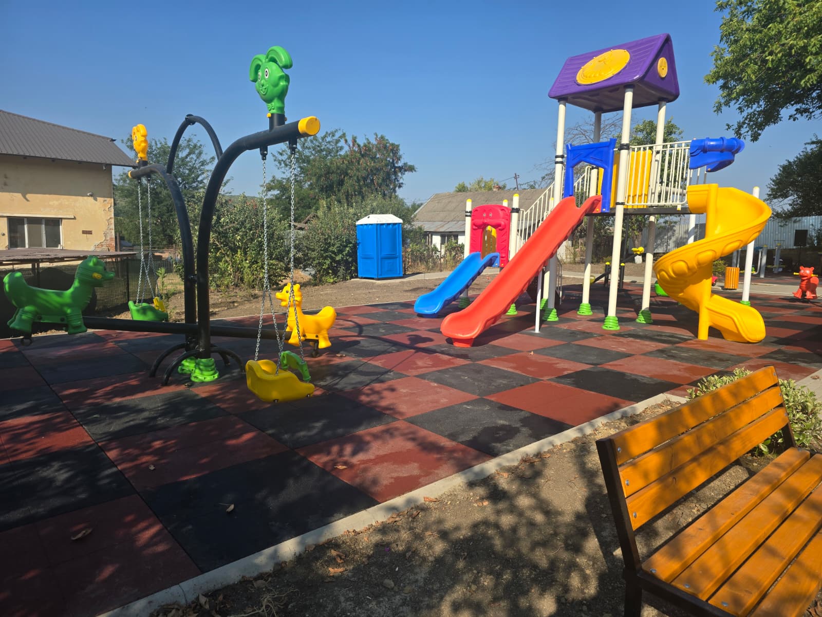 Parc de agrement cu locuri de joaca pentru copii