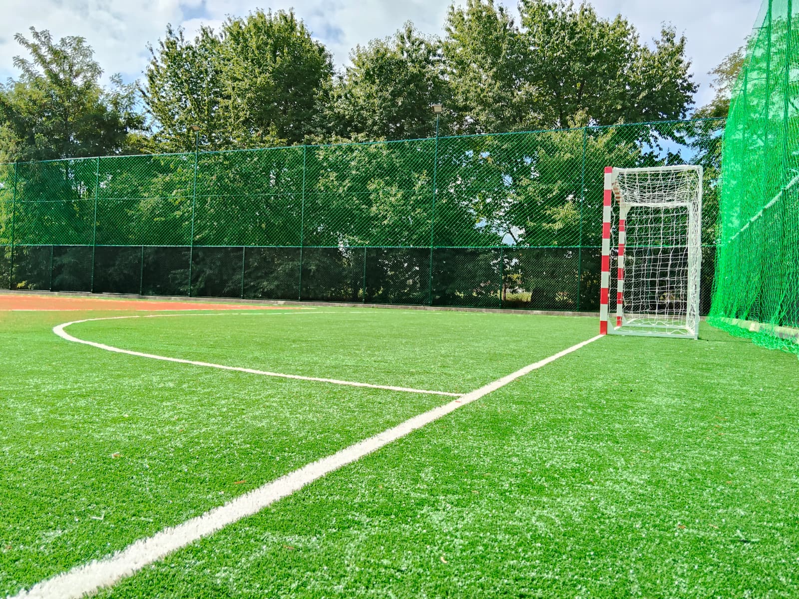 Reabilitare Teren de SPORT cu gazon sintetic 44x22