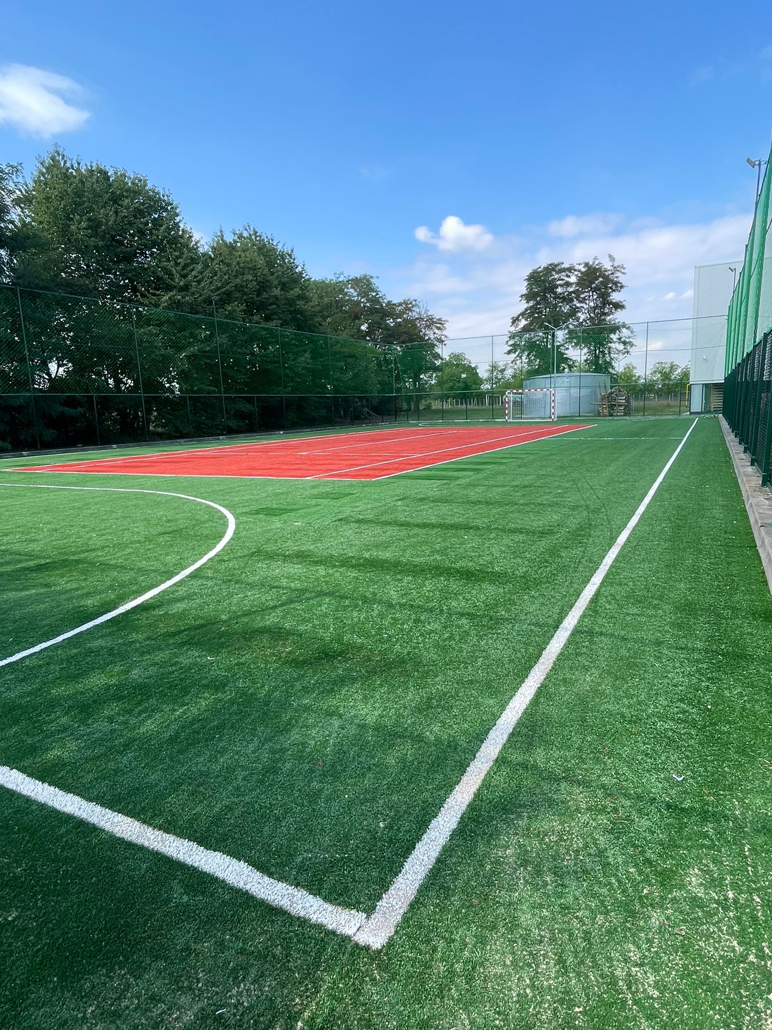 Reabilitare Teren de SPORT cu gazon sintetic 44x22